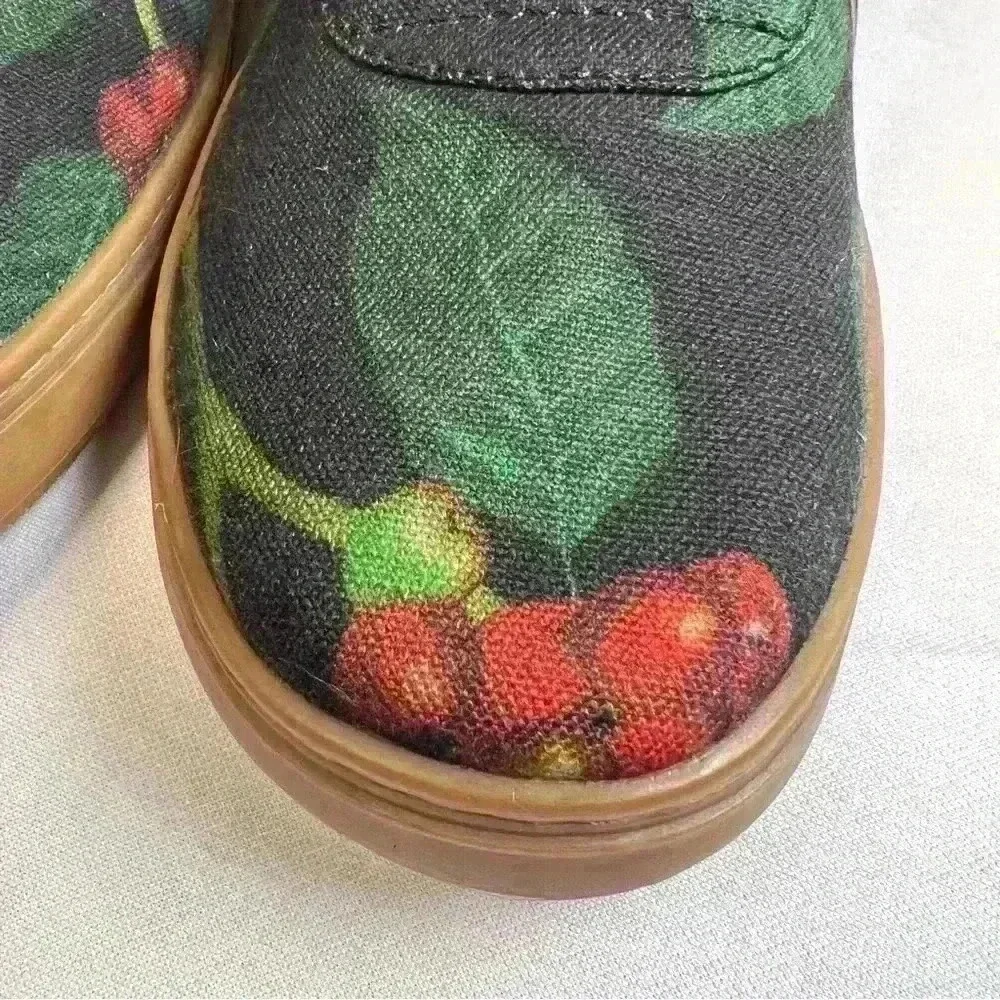 Women SYOU brand stimulates Colombian artistic talent. Sz 10.5 women 12.5 like…